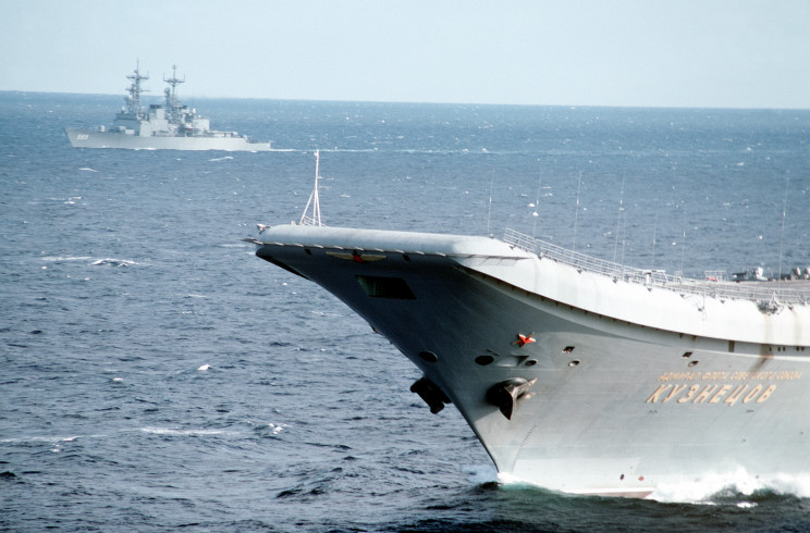 http://www.maritimequest.com/warship_directory/russia/aircraft_carriers/admiral_kuznetsov/1991_12_10_adm_kuznetsov_d.jpg