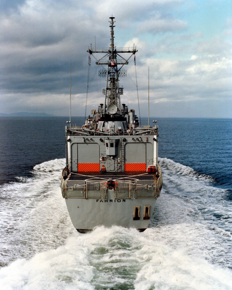 OnOFF　LADY'S MISSION 鶴見3等海尉　1/6 File:US Navy 030425-N-9214D-002 The guided missile cruiser